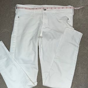 Abercrombie white jean size 8 29/31
